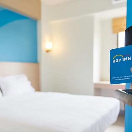 Hop Inn Hotel Makati Avenue Manila Makati City Екстер'єр фото